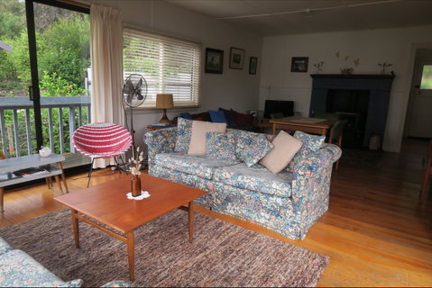 Binalong Bay Beach Shack - Accommodation Resorts 7