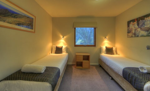 Golden Eagle 2 - Accommodation Resorts 8
