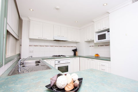 Canberra Short Term And Holiday Accommodation - Accommodation Resorts 4