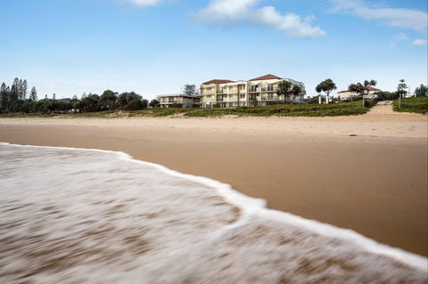 Golden Riviera Beach Resort - Accommodation Resorts 5