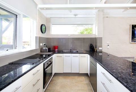 The View In Scotts Head - Accommodation Resorts 6