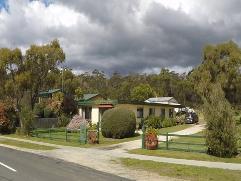 Binalong Bungalows - Accommodation Resorts 0