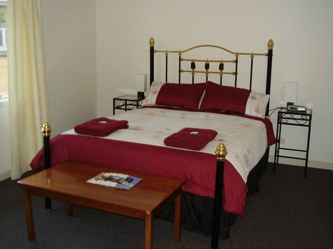 Hooked Inn Cottages - Accommodation Resorts 2