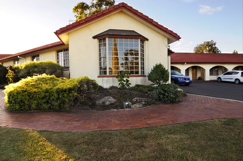 McNevins Warwick Motel And Gunyah Restaurant - Accommodation Resorts 0