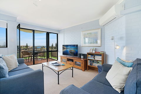 Newcastle Short Stay Apartments - Flagstaff Apartment - Accommodation Resorts 2