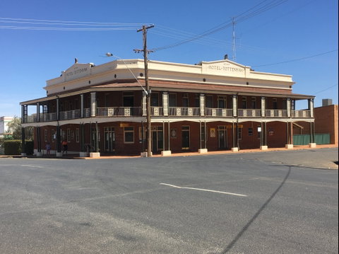 Tottenham Hotel - Accommodation Resorts 0