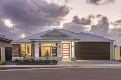 Fairway Lakeside - Accommodation Resorts 0