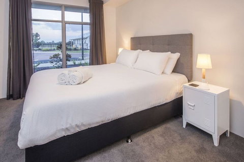 Fairway Lakeside - Accommodation Resorts 2