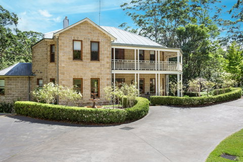 Le Chateau - Accommodation Resorts 1