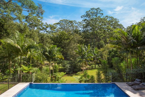 Le Chateau - Accommodation Resorts 2