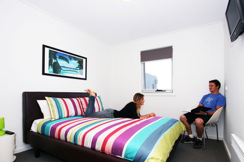 The Island Accommodation - Phillip Island YHA - Accommodation Resorts 2