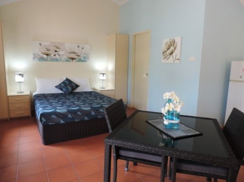 Palm Grove Caravan Resort - Accommodation Resorts 1