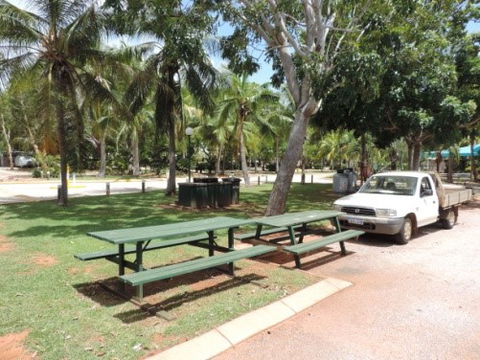 Palm Grove Caravan Resort - Accommodation Resorts 2
