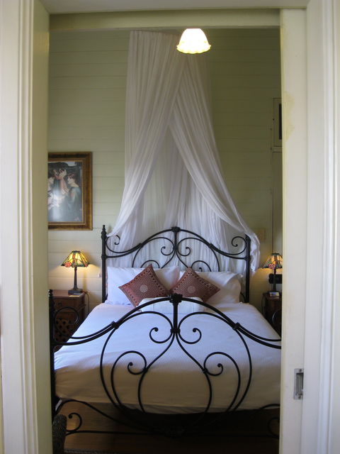 Classique Bed And Breakfast - Accommodation Resorts 1