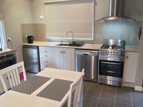 High Peaks Cottages - Accommodation Resorts 2