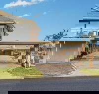 Hybiscus Waterfront Apartments - Accommodation Resorts