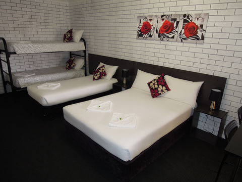 Jackaroo Apartments - Motel - Accommodation Resorts 2