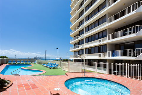 Breakers North - Absolute Beach Front Holiday Apartments - Accommodation Resorts 2
