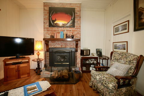 Tenterfield Luxury Historic Cottage - Accommodation Resorts 2