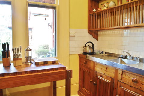 Buxton Manor - Garden And Loft Apartment - Accommodation Resorts 2