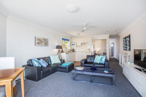 Mariners 6 - Accommodation Resorts 2