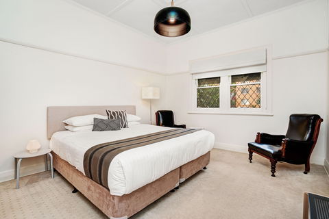Newcastle Executive Homes - Cooks Hill Cottage - Accommodation Resorts 1