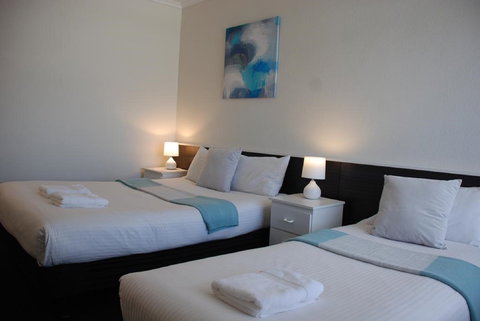 Red Carpet Motel - Accommodation Resorts 0