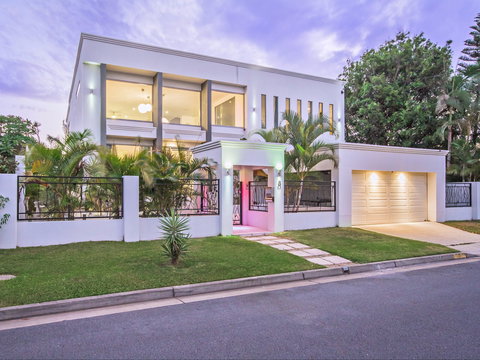Riviera Waters Broadbeach - Vogue Holiday Homes - Accommodation Resorts 0