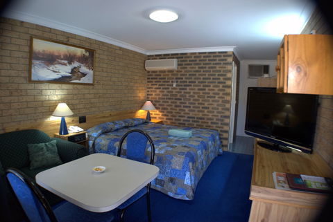 Settlers Motor Inn - Accommodation Resorts 1