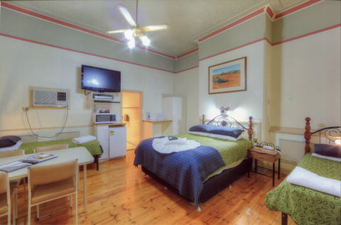 The Lodge Outback Motel - Accommodation Resorts 2