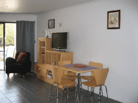 Wrens On Glenelg - Accommodation Resorts 3