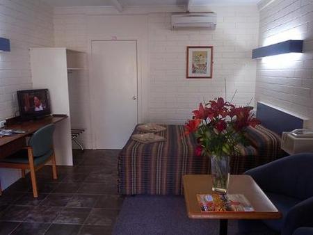 Central Highlands Motor Inn - Accommodation Resorts 1
