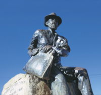 Paddy Hannans Statue - Accommodation Resorts