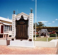 Gayndah War Memorial - Accommodation Resorts