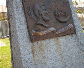 Thunderbolt's Statue And Constable Walker Memorial - Accommodation Resorts 0