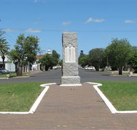 War Memorial and Heroes Avenue Roma - Accommodation Resorts