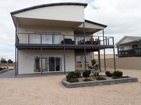 Ocean Swell - Accommodation Resorts 2