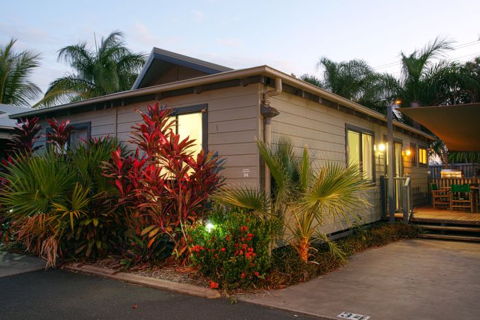 Nerimbera QLD Accommodation Resorts