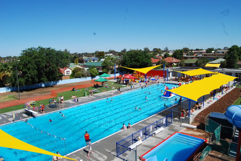 Holland Park Pool - Accommodation Resorts 1