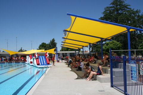 Holland Park Pool - Accommodation Resorts 2