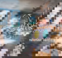 Under The Oak Handmade Gallery and Gifts - Accommodation Resorts