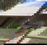 Early Settlers Cottage Solly's Hut - Accommodation Resorts