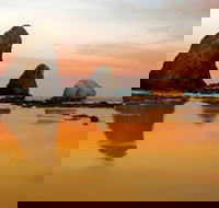 Glasshouse Rocks and Pillow Lava - Accommodation Resorts