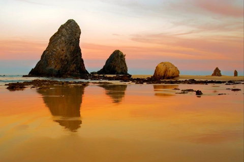Glasshouse Rocks And Pillow Lava - Accommodation Resorts 0
