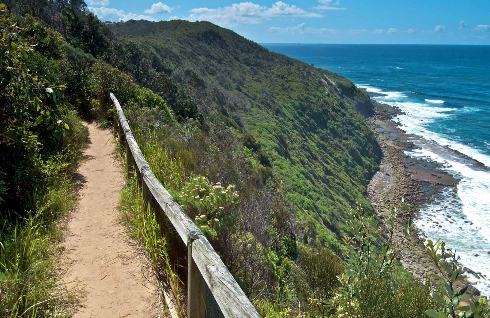 Forresters Beach NSW Accommodation Resorts