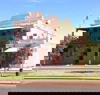 Old Gentleman's Club - Accommodation Resorts