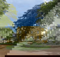 Clarendon - Accommodation Resorts