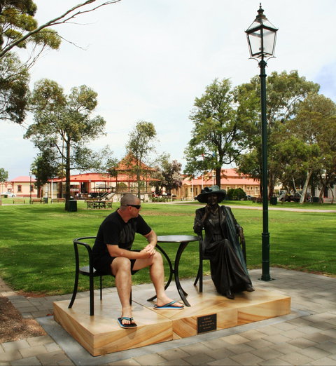 Gladstone Square - Accommodation Resorts 1