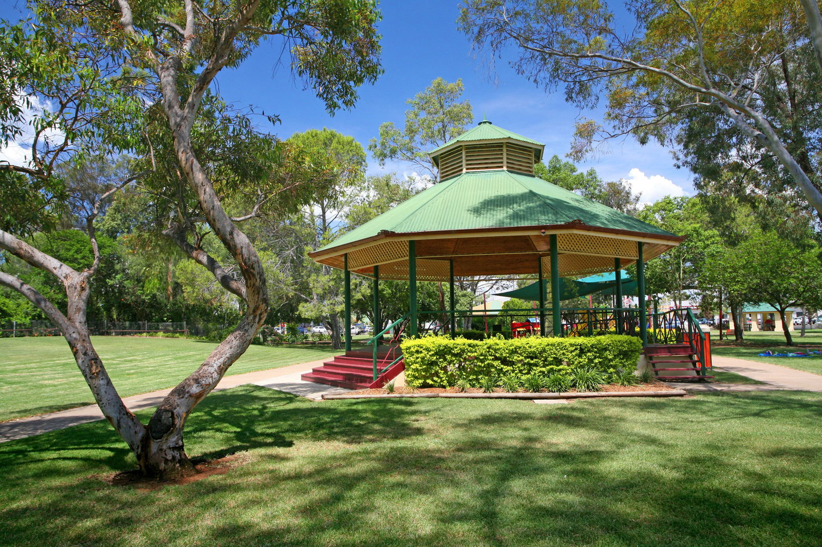 Kaimkillenbun QLD Accommodation Resorts