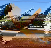 Loxton Tree sculptures - Accommodation Resorts
